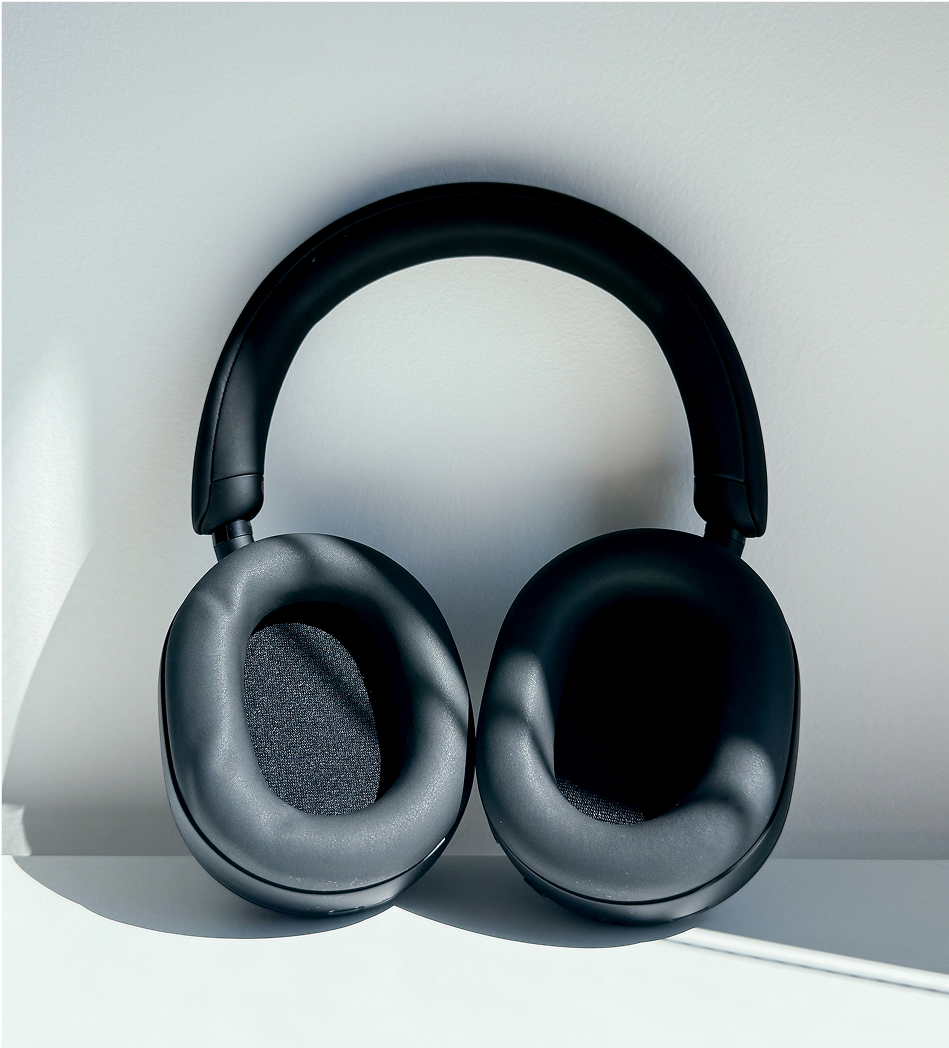 Image of the back view of the headphone