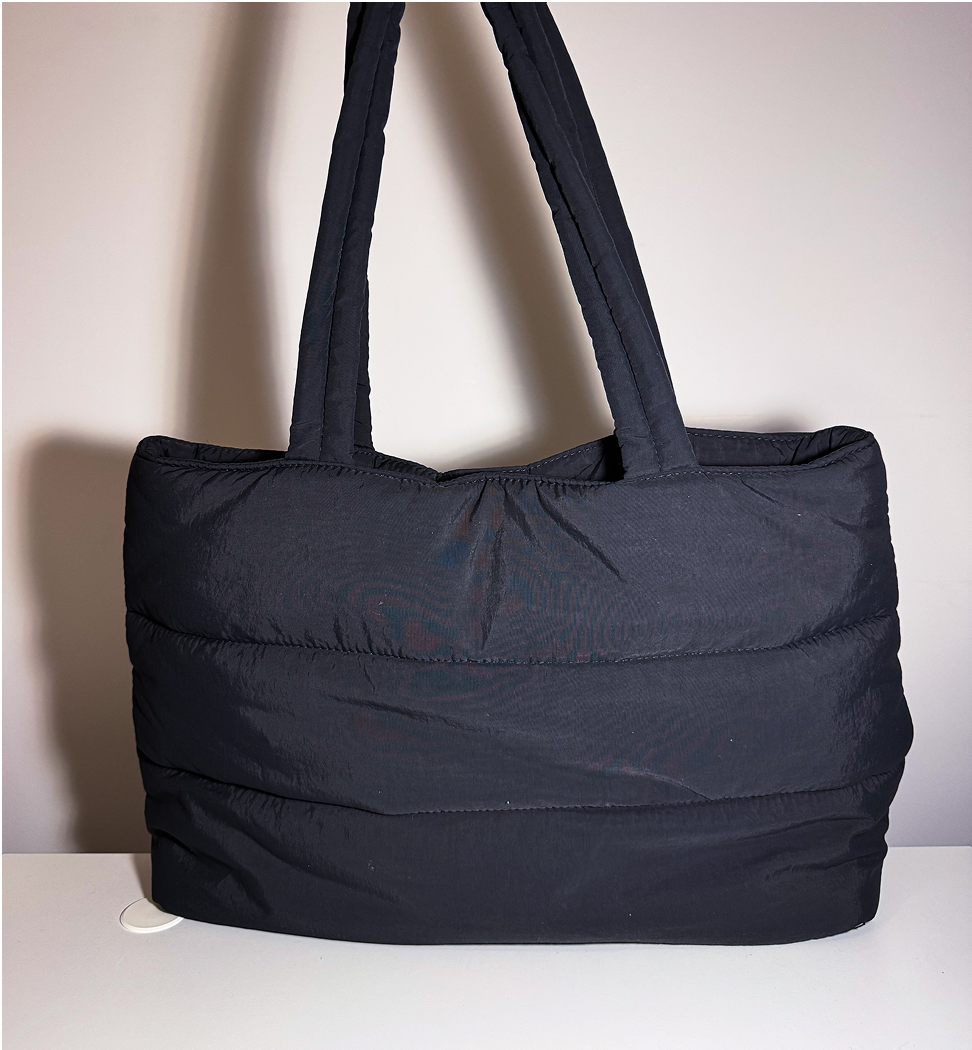 Image of the back view of the bag.