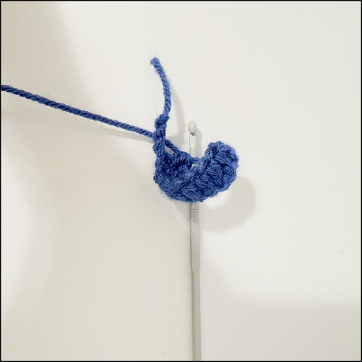 Starting to crochet flower petal by using double crochet as the main pattern.